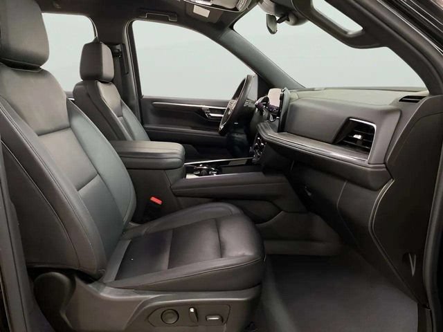 Used 2025 Chevrolet Suburban LT RWD image 82