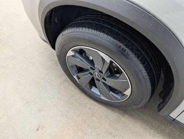 Used 2024 Nissan Rogue SV image 7