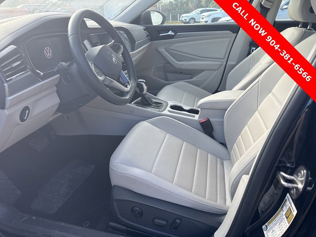 Used 2024 Volkswagen Jetta SE image 9