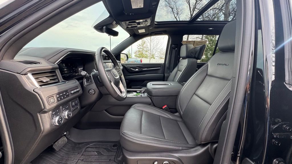 Used 2024 GMC Yukon Denali w/ Denali Reserve Package image 27