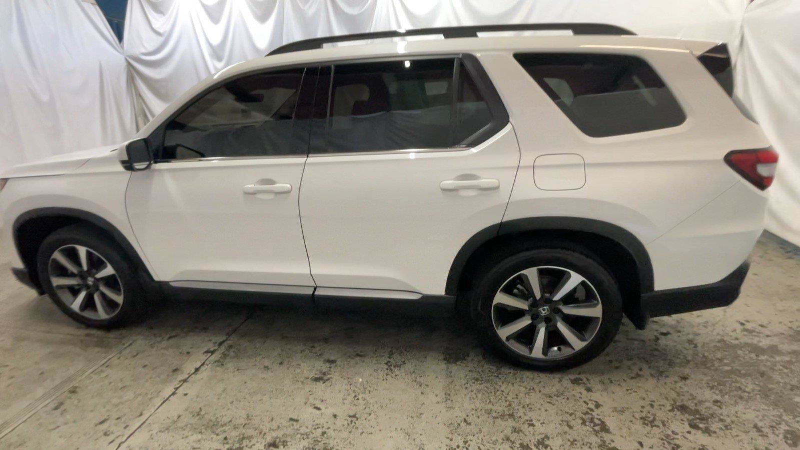 Used 2025 Honda Pilot Elite image 10
