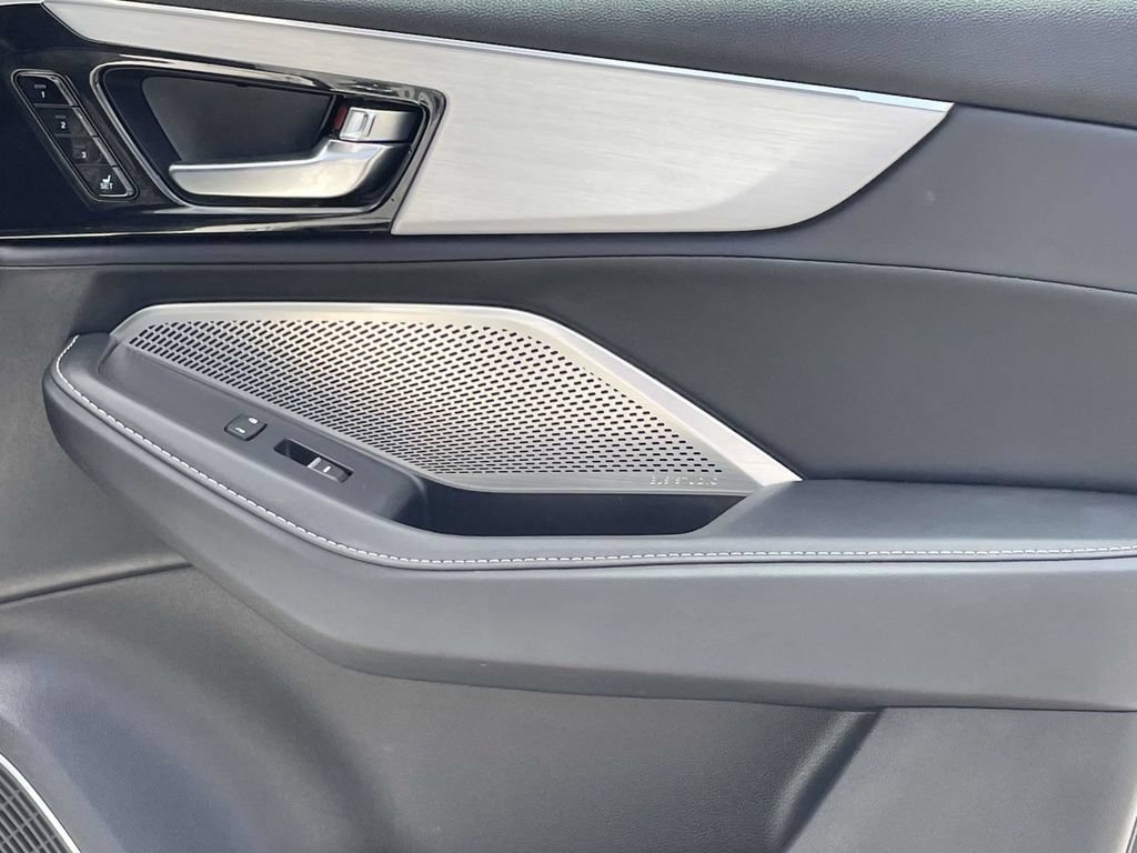 Used 2023 Acura MDX w/ Technology Package FWD image 17