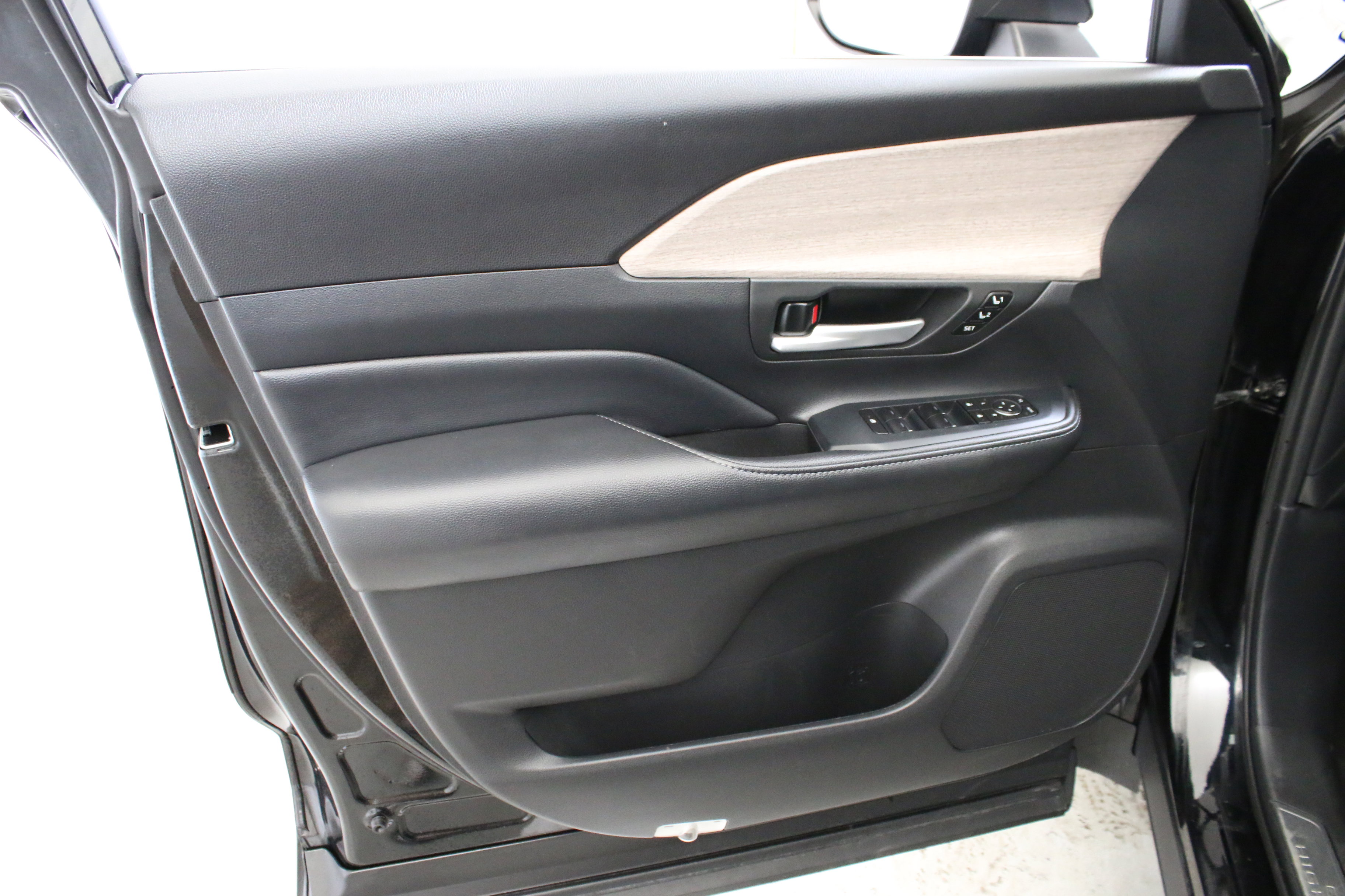 Used 2024 Toyota Grand Highlander Limited image 22