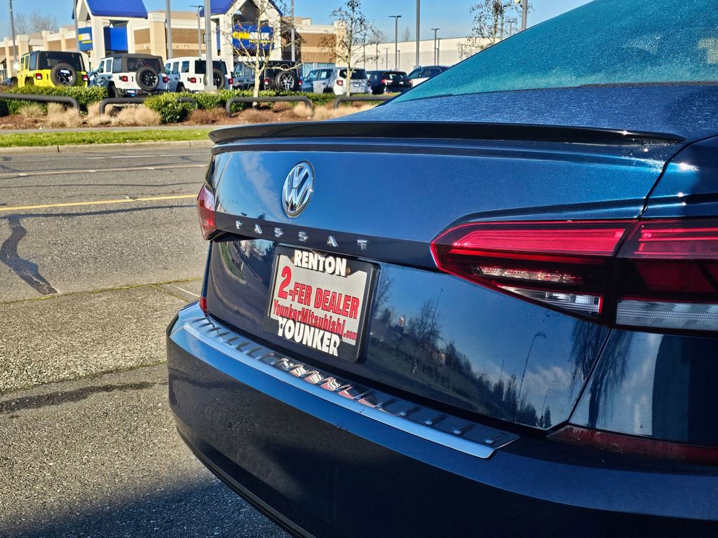Used 2021 Volkswagen Passat 2.0T R-Line image 10