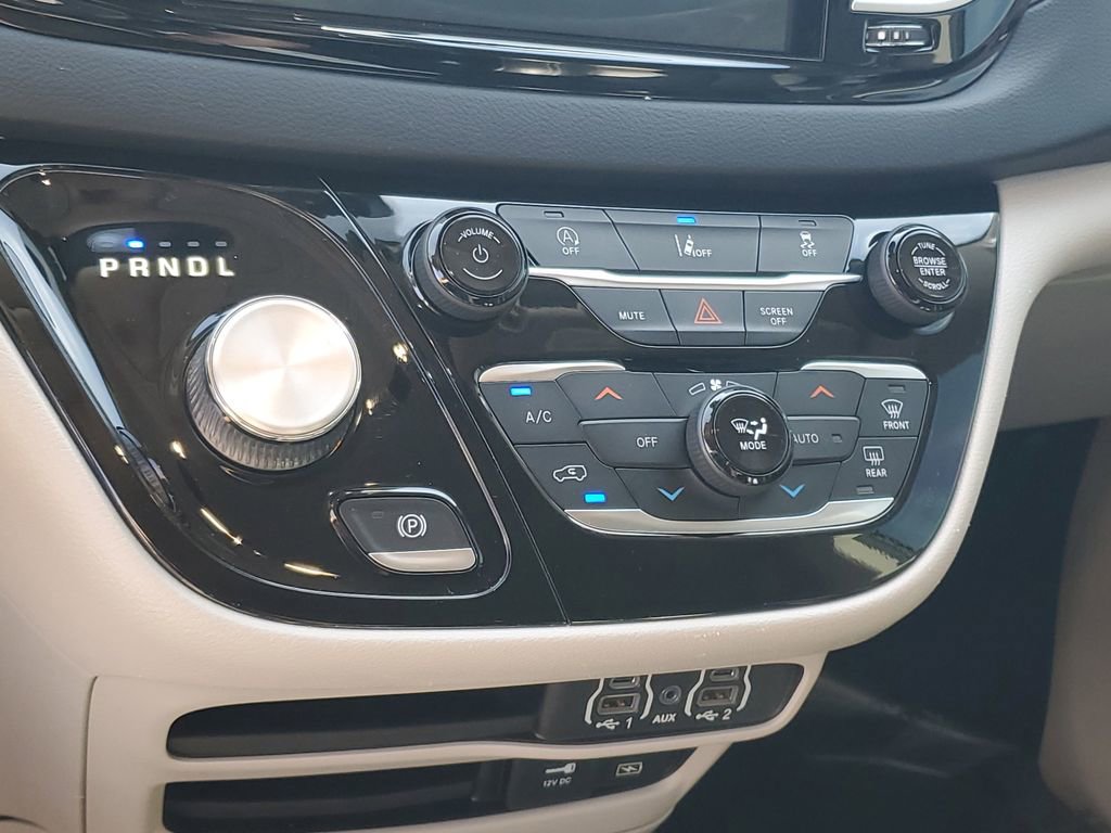 Used 2022 Chrysler Pacifica Touring-L image 18