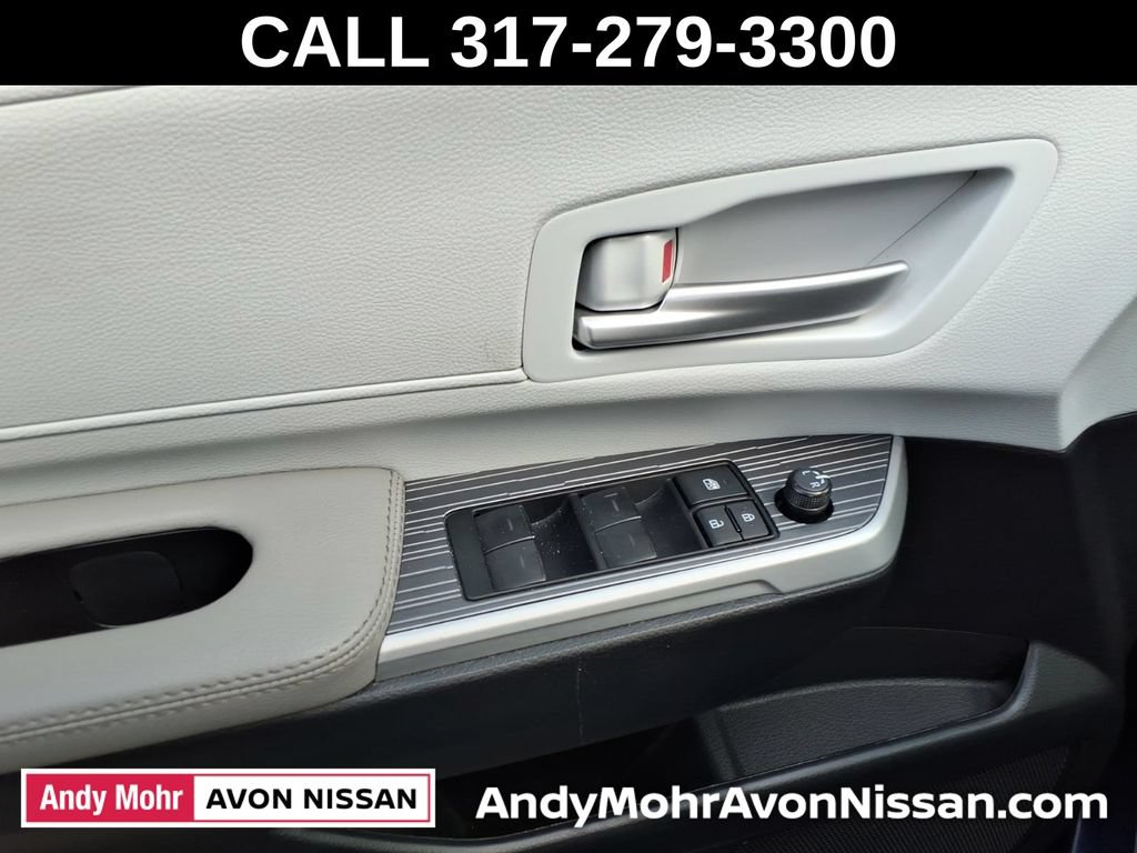 Used 2026 Toyota Sienna XLE FWD image 15