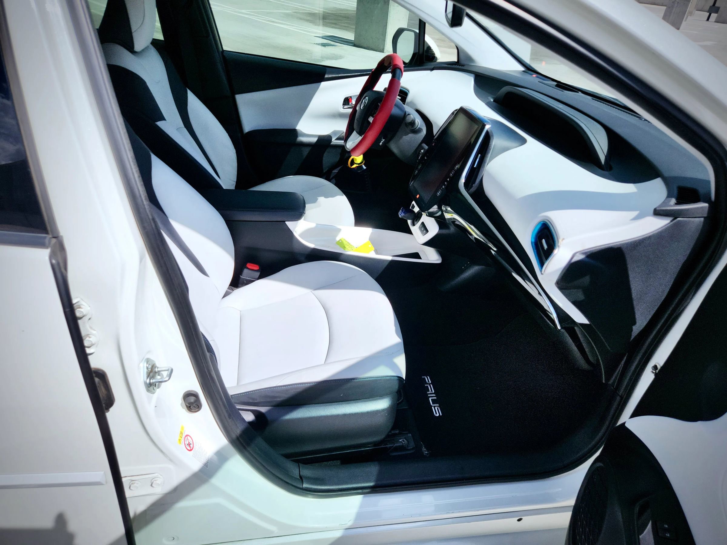 Used 2017 Toyota Prius Prime Advanced w/ Carpet Mat Package FWD image 12