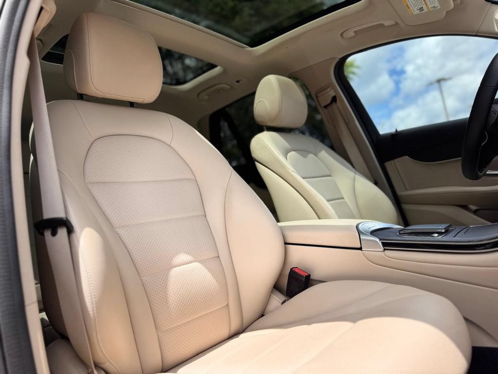 Used 2022 Mercedes-Benz GLC 300 4MATIC w/ Multimedia Package Lite image 30