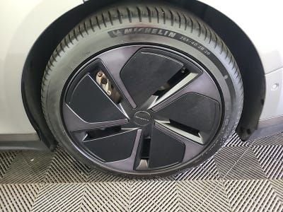 Used 2024 Lucid Air Touring image 5