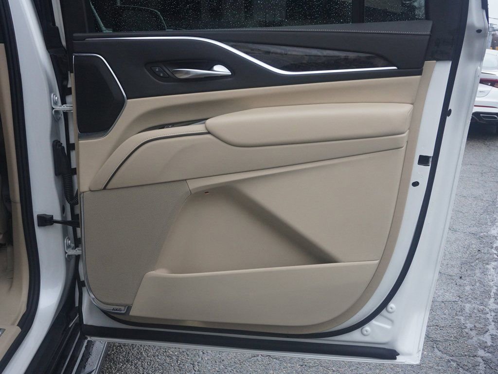 Used 2021 Cadillac Escalade ESV Premium Luxury image 28