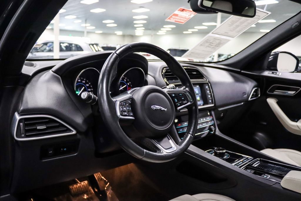 Used 2018 Jaguar F-PACE Prestige AWD/4WD image 17