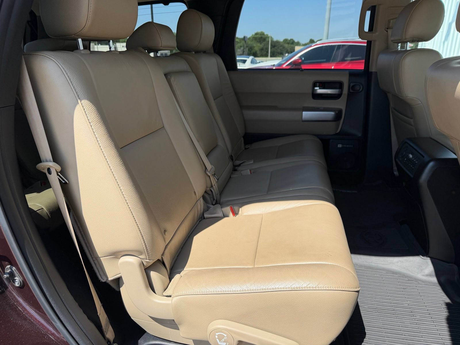Used 2018 Toyota Sequoia Limited w/ Safety & Convenience Package RWD image 22