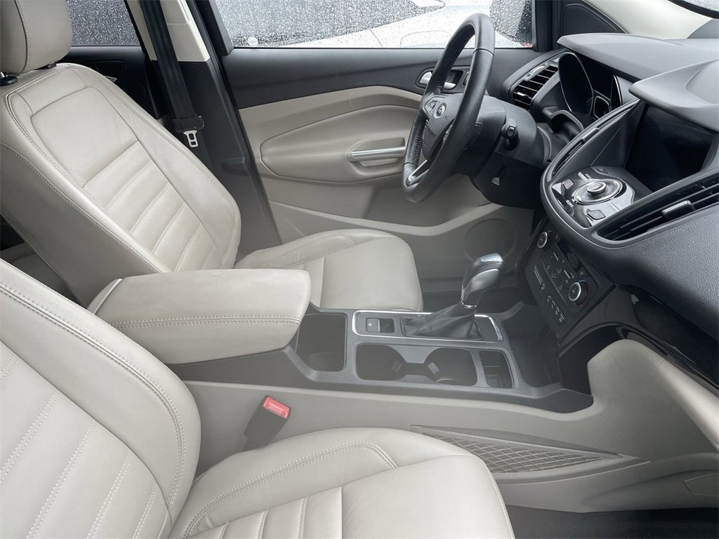 Used 2019 Ford Escape Titanium image 11