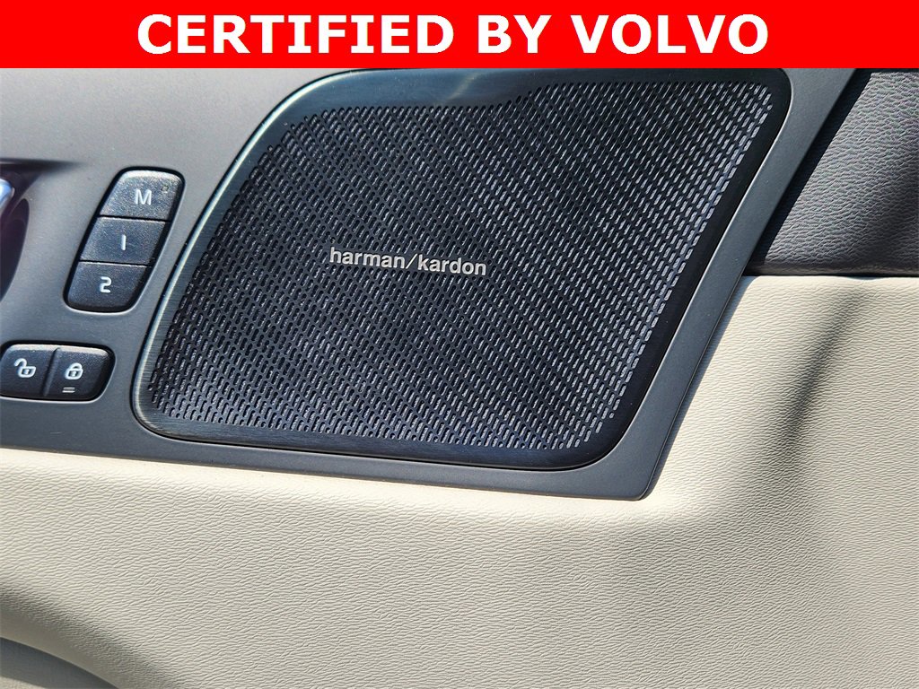 Used 2023 Volvo XC60 T8 Plus w/ Protection Package Premier image 12