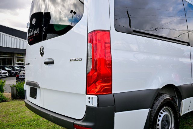 Used 2025 Mercedes-Benz Sprinter 2500 image 11