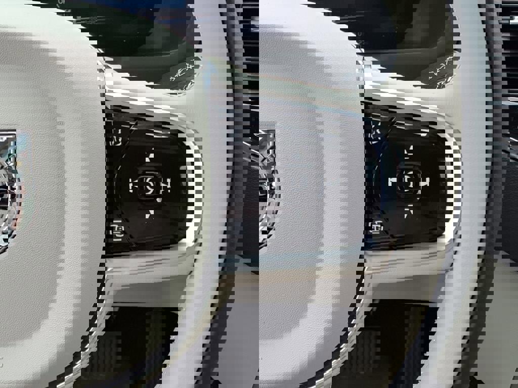 Used 2025 Volvo XC90 T8 Ultra w/ Protection Package Premier image 22