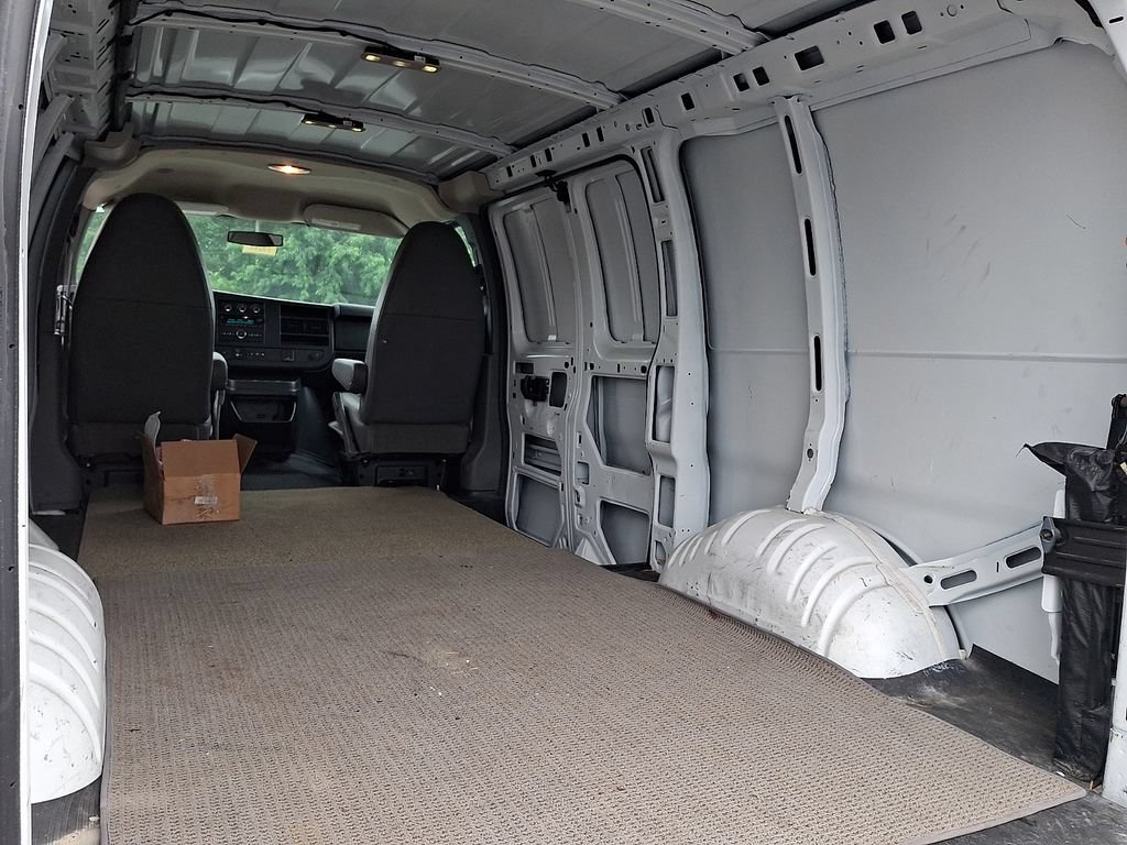 Used 2015 Chevrolet Express 2500 RWD image 26