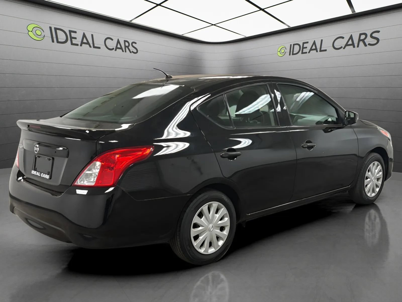 Used 2018 Nissan Versa S Plus FWD image 5