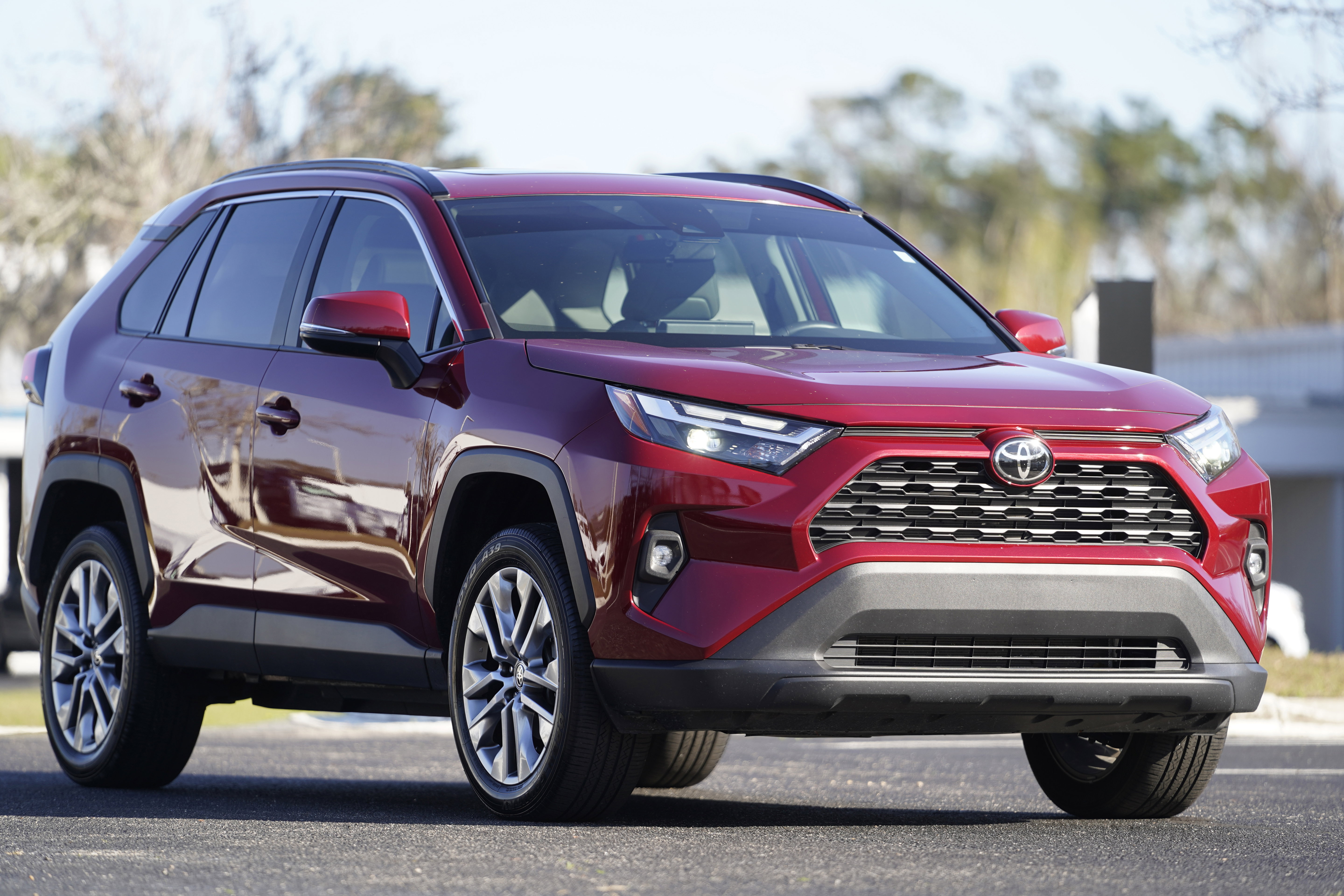 Used 2022 Toyota RAV4 XLE Premium image 40