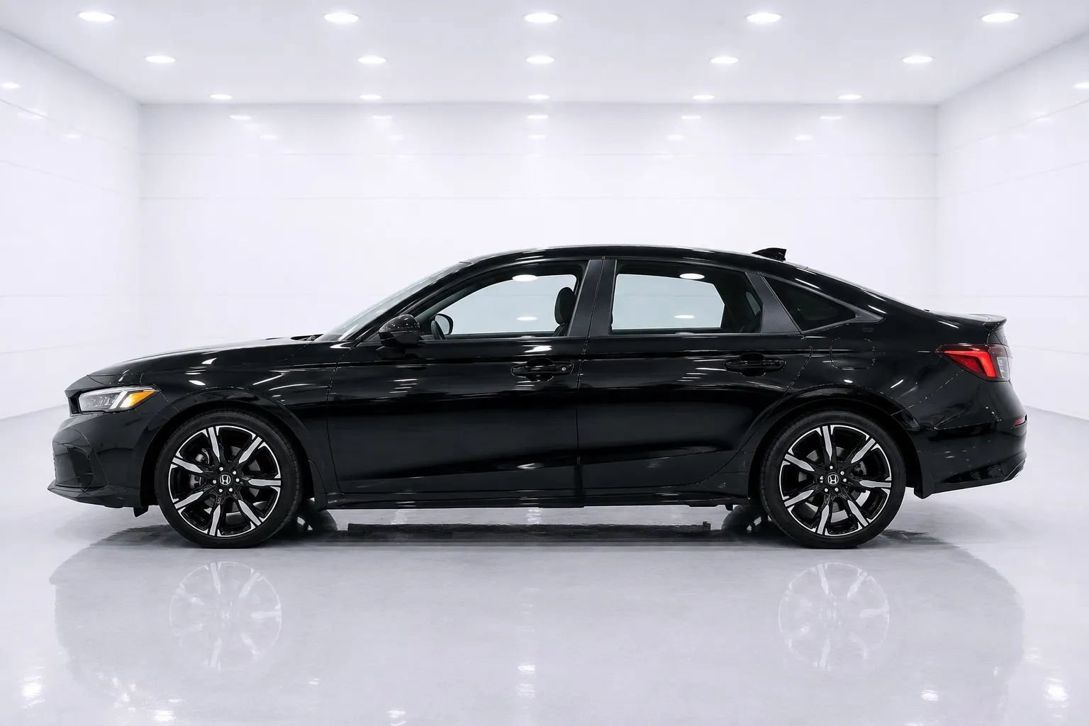 Used 2025 Honda Civic Sport Touring image 2