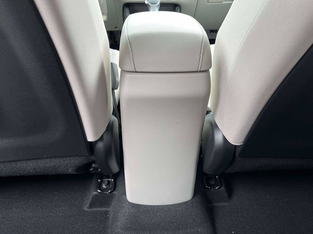 Used 2025 Kia Soul LX w/ LX Technology Package FWD image 4