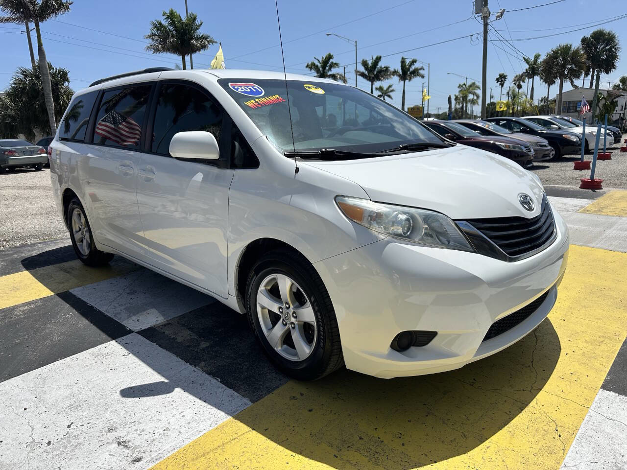 Used 2011 Toyota Sienna LE image 2