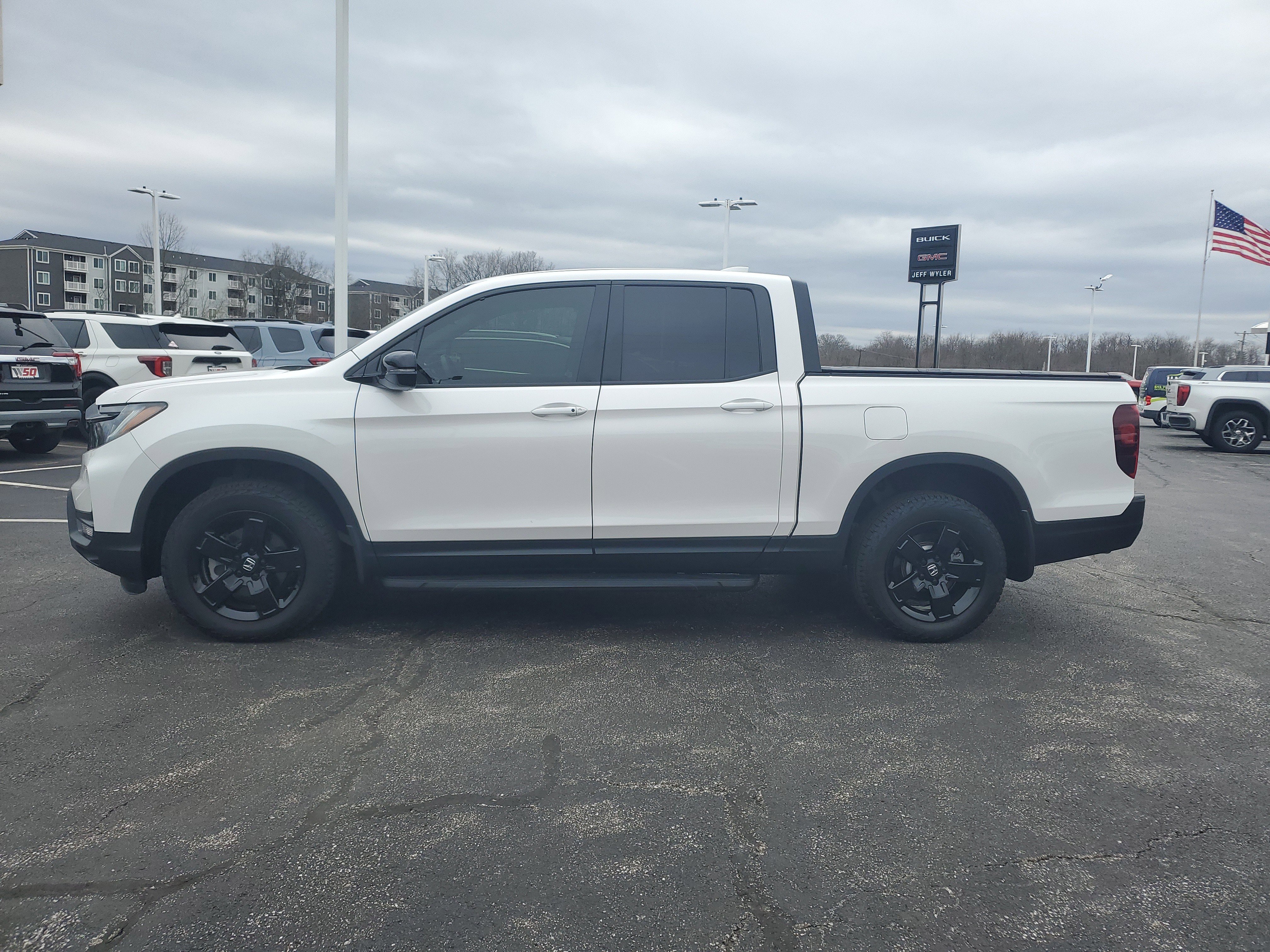 Used 2025 Honda Ridgeline Black Edition image 8