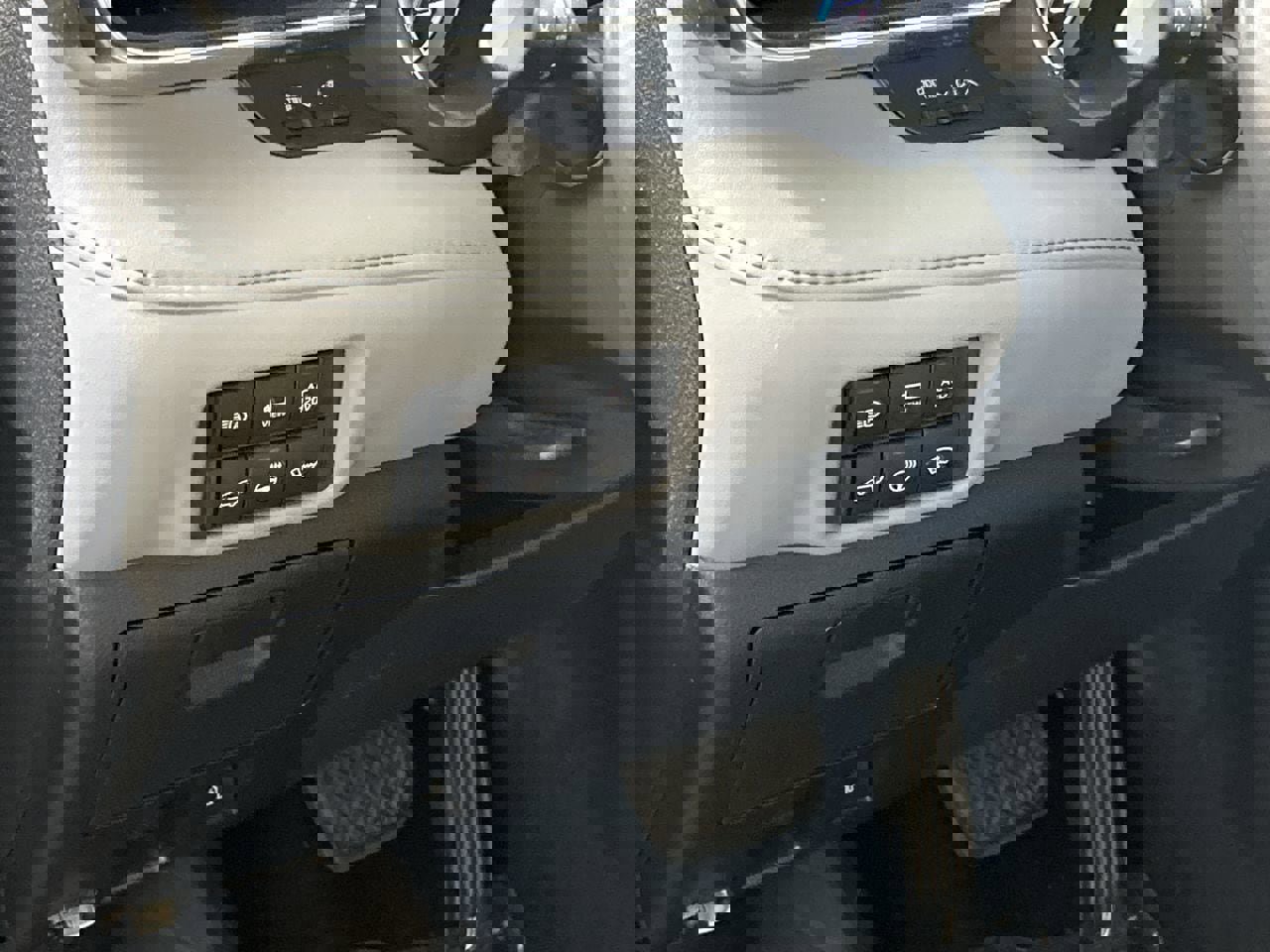 Used 2021 Toyota Highlander Limited image 13