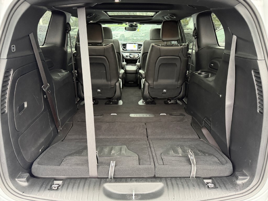 Used 2023 Chrysler Pacifica Limited w/ S Appearance Package FWD image 16