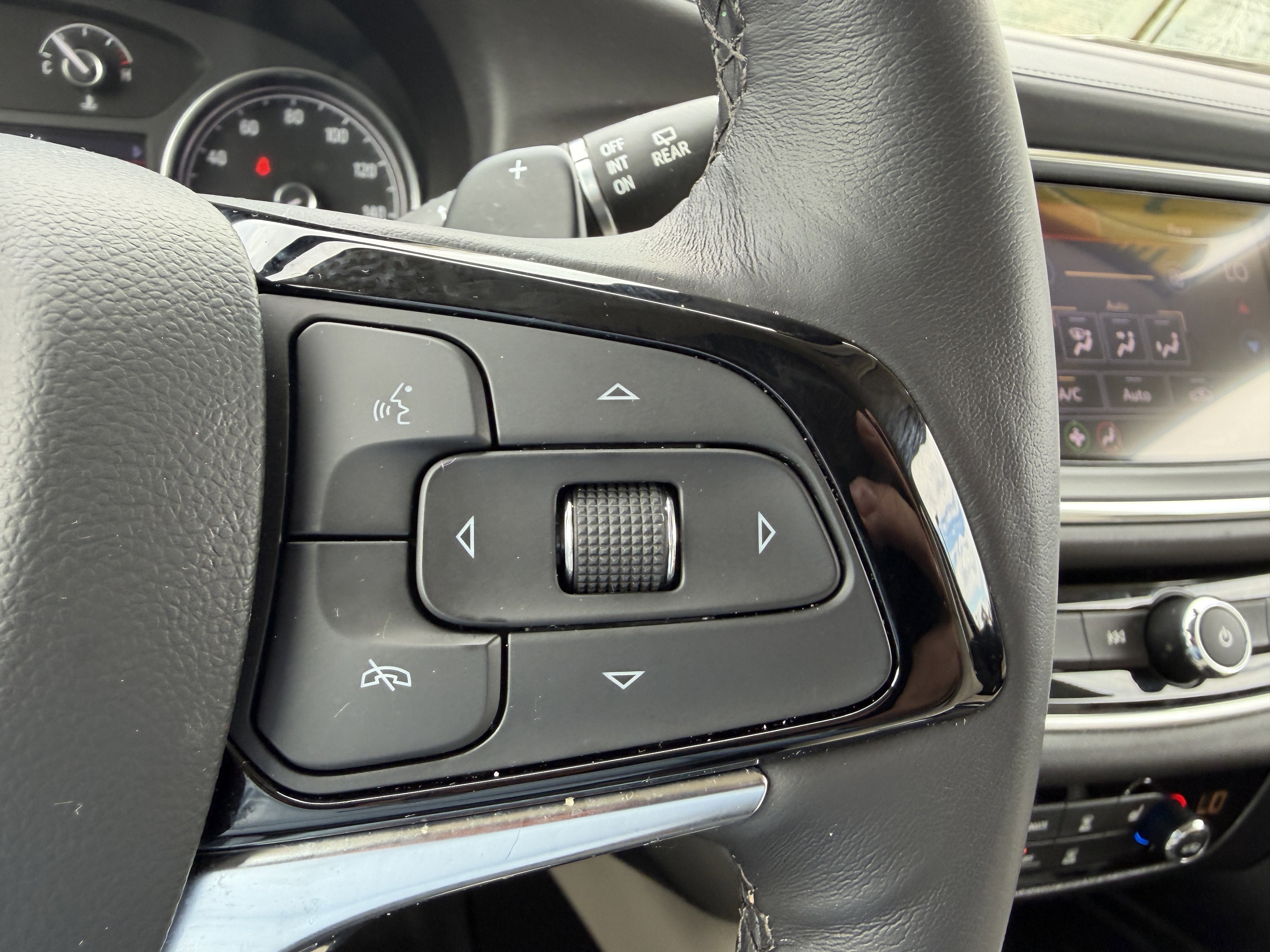 Used 2022 Buick Enclave Essence w/ Sport Touring Edition image 28