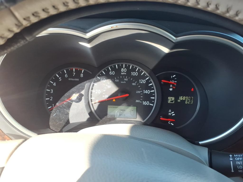 Used 2013 Nissan Quest SV FWD image 9