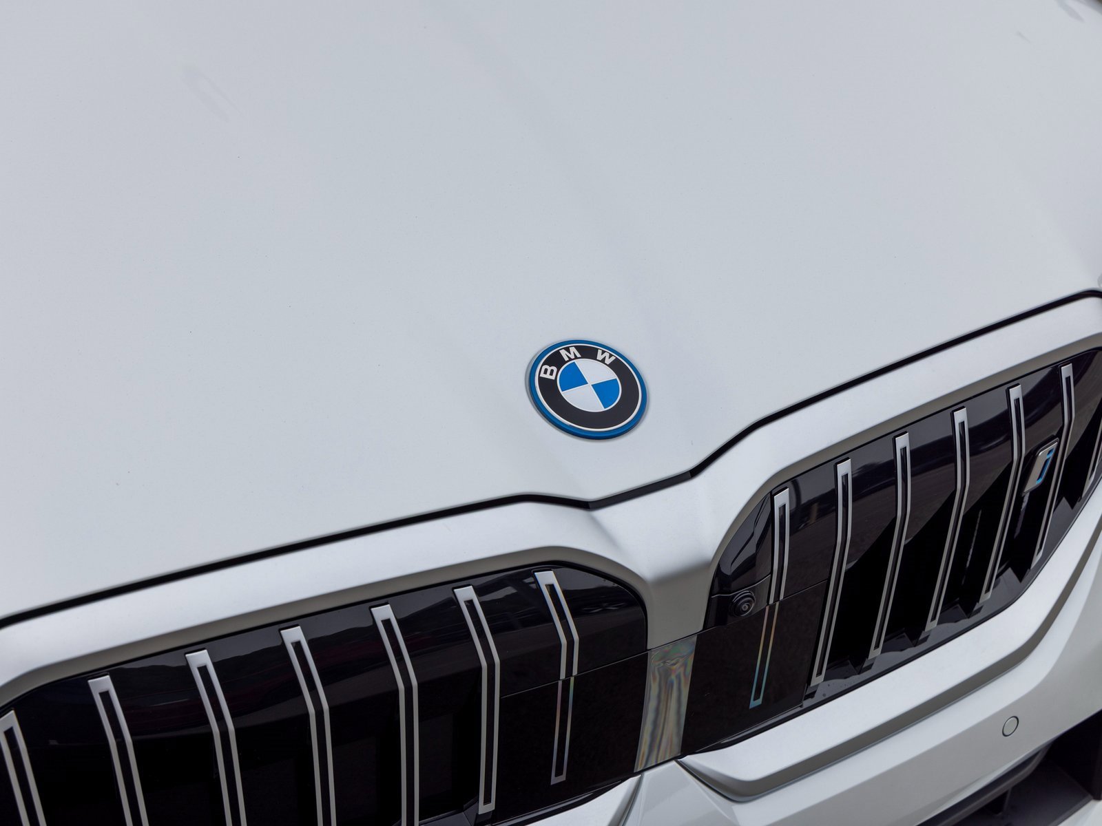 Used 2025 BMW i5 xDrive40 w/ Premium Package image 15