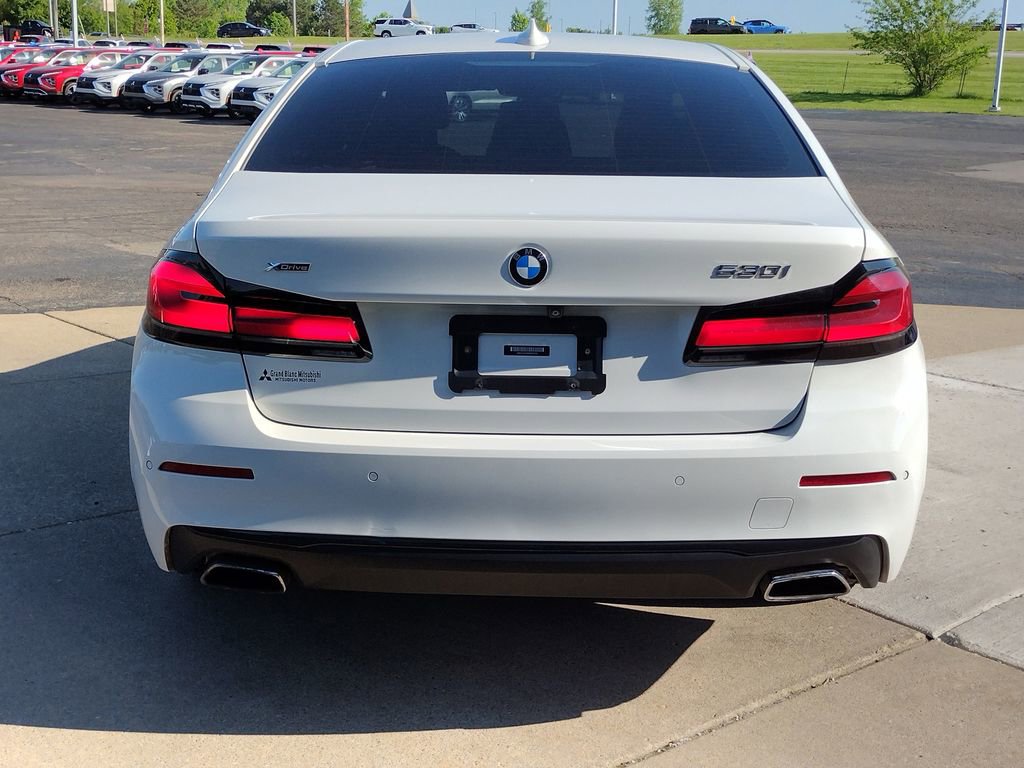 Used 2021 BMW 530i xDrive w/ Convenience Package AWD/4WD image 17