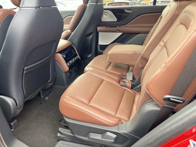 Used 2025 Lincoln Aviator Reserve w/ Equipment Group 201A AWD/4WD image 11