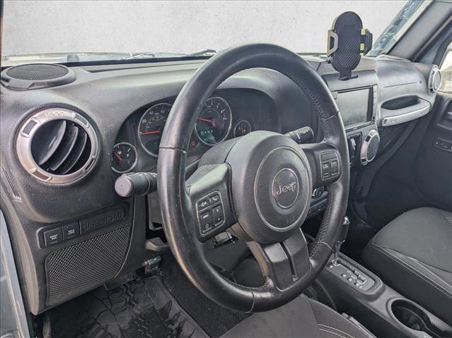 Used 2015 Jeep Wrangler Unlimited Rubicon w/ Connectivity Group image 9