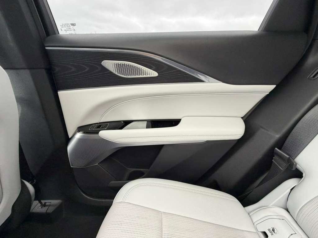 Used 2024 Cadillac Lyriq Sport image 22