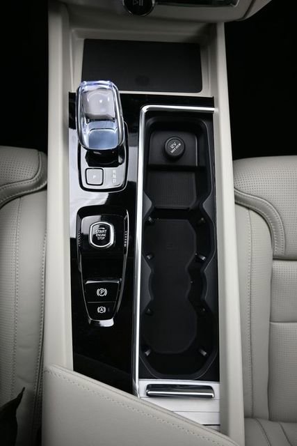 New 2026 Volvo XC60 B5 Ultra w/ Protection Package Premier image 11