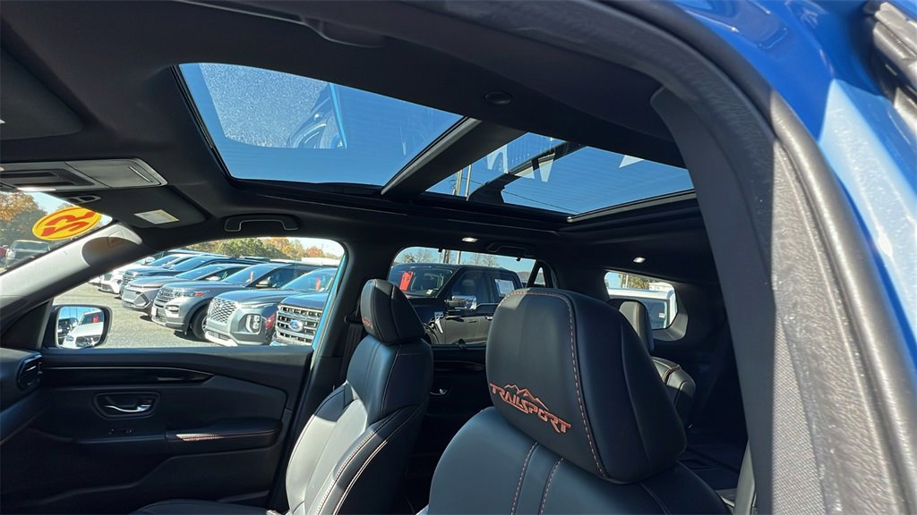 Used 2025 Honda Pilot TrailSport image 16