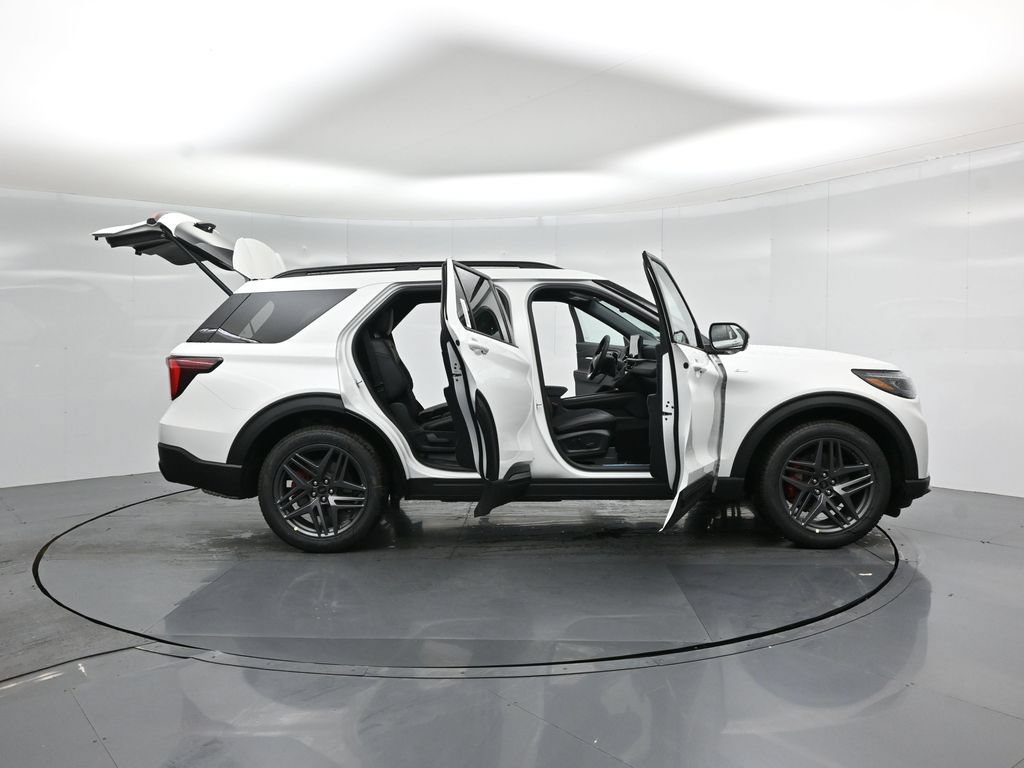 New 2026 Ford Explorer ST-Line w/ ST-Line Street Pack RWD image 4