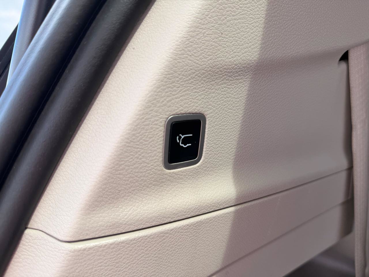 Used 2024 Chrysler Pacifica Touring-L FWD image 18