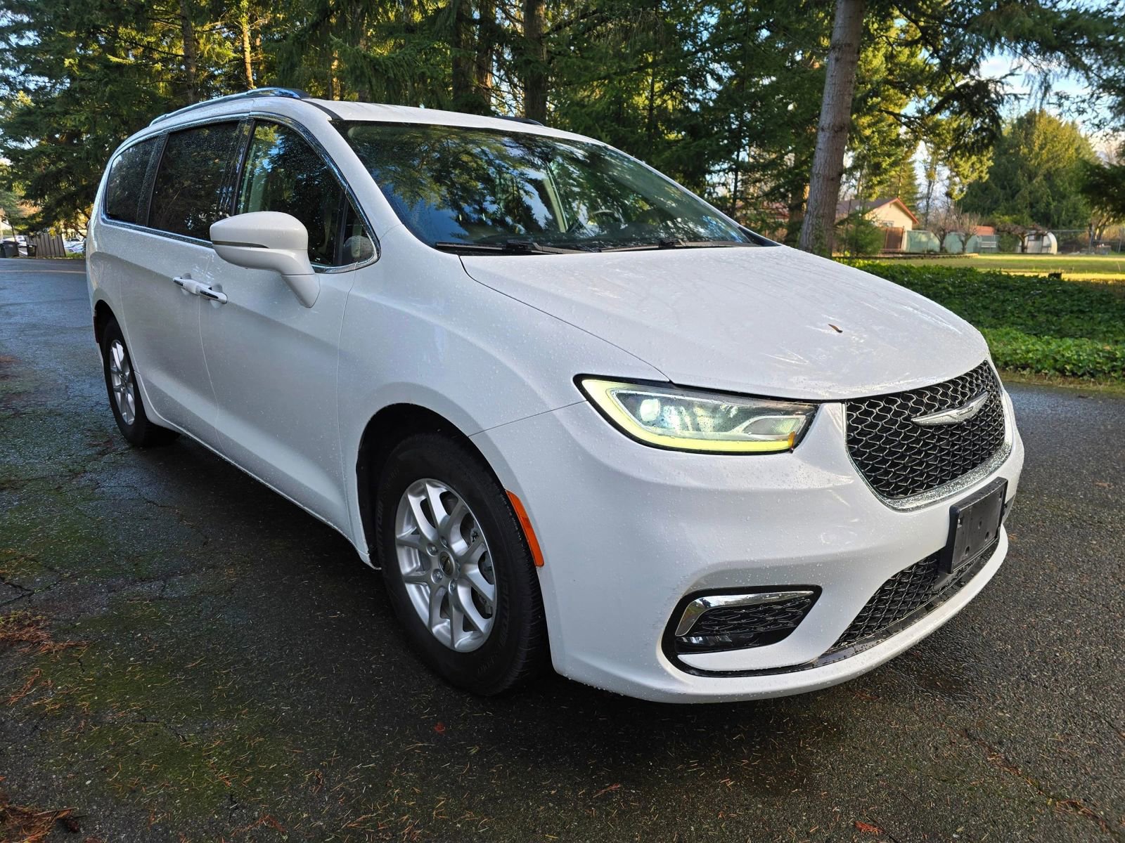 Used 2021 Chrysler Pacifica Touring-L image 7