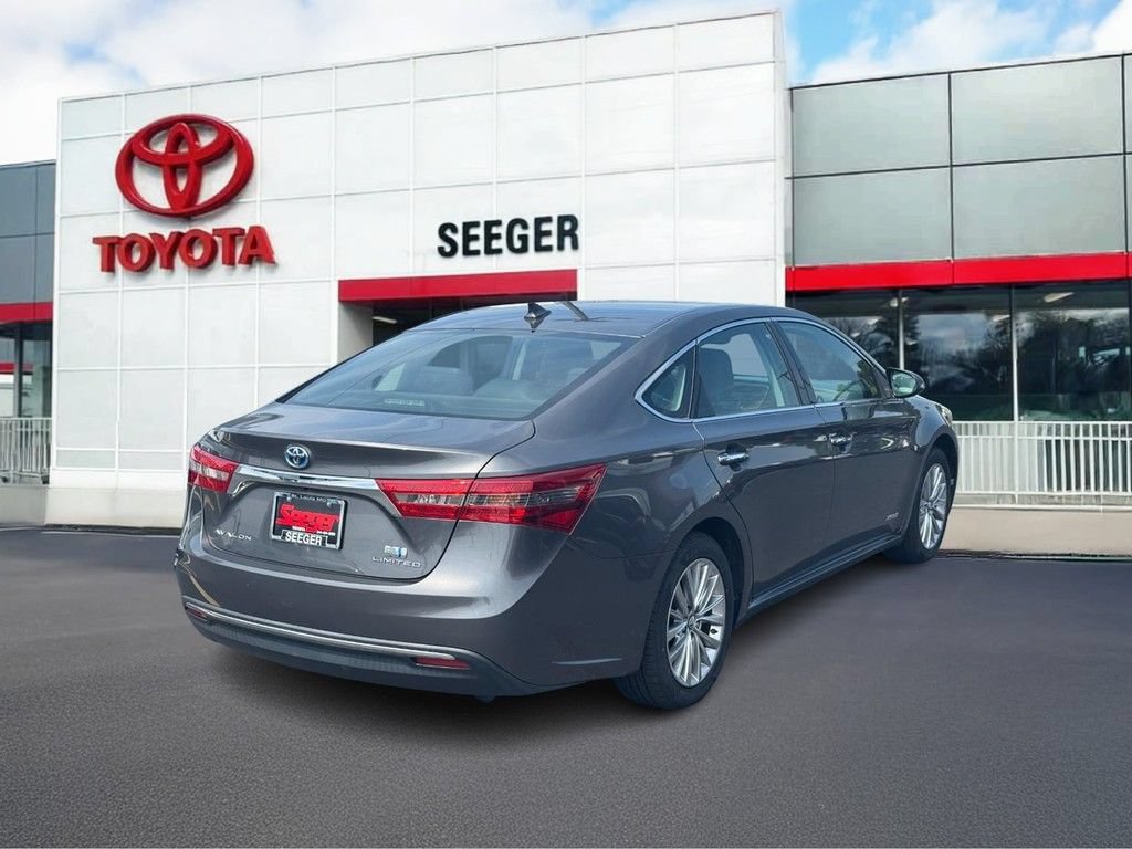 Used 2018 Toyota Avalon Limited FWD image 3