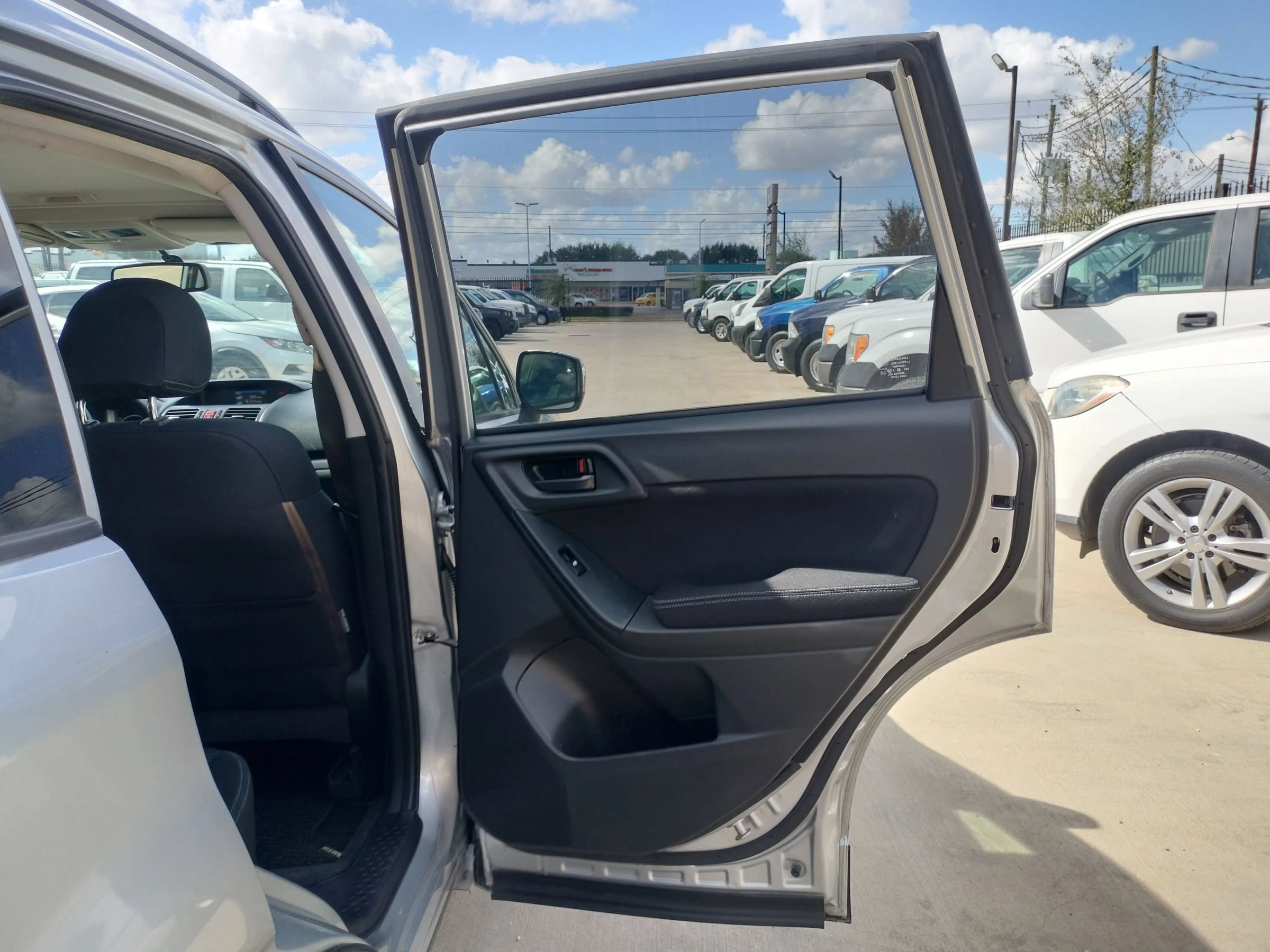 Used 2014 Subaru Forester 2.5i Premium AWD/4WD image 34