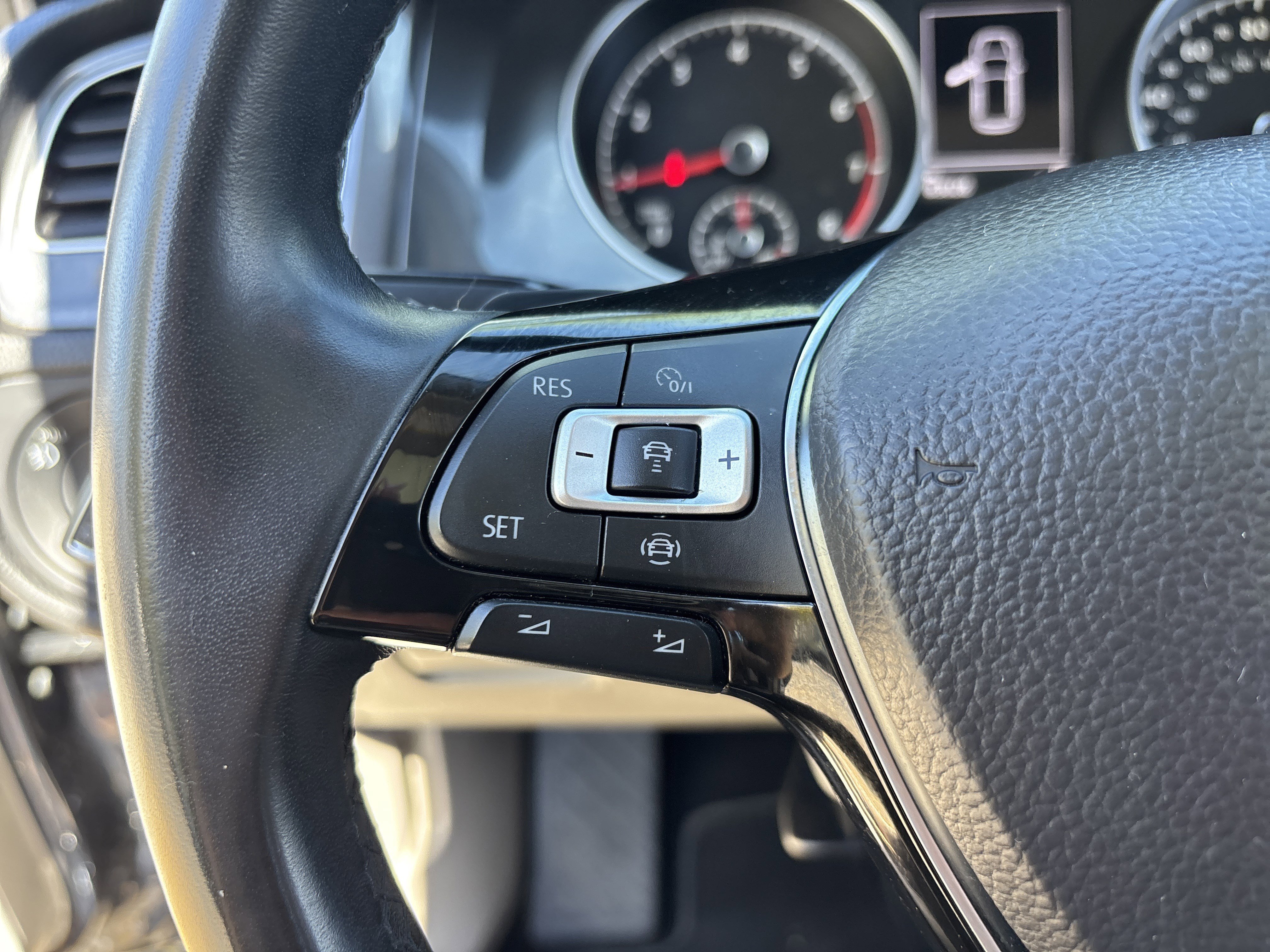 Used 2019 Volkswagen Golf SE w/ Driver Assistance Package image 26