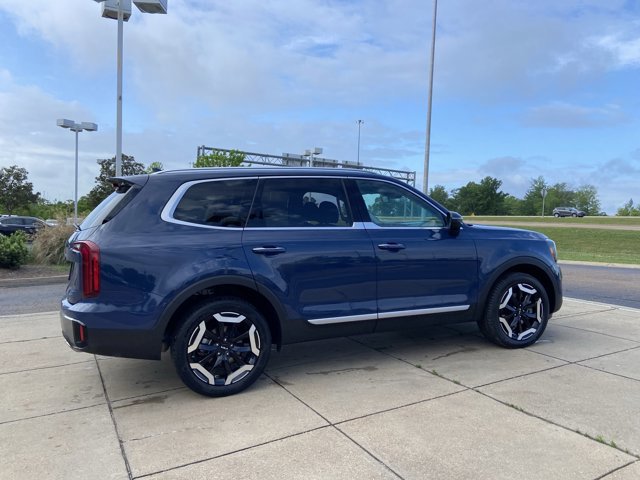 Used 2025 Kia Telluride S image 12