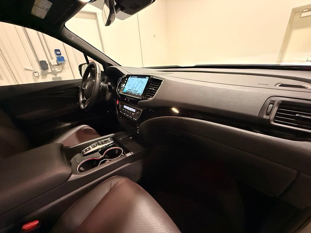 Used 2025 Honda Ridgeline Black Edition image 31