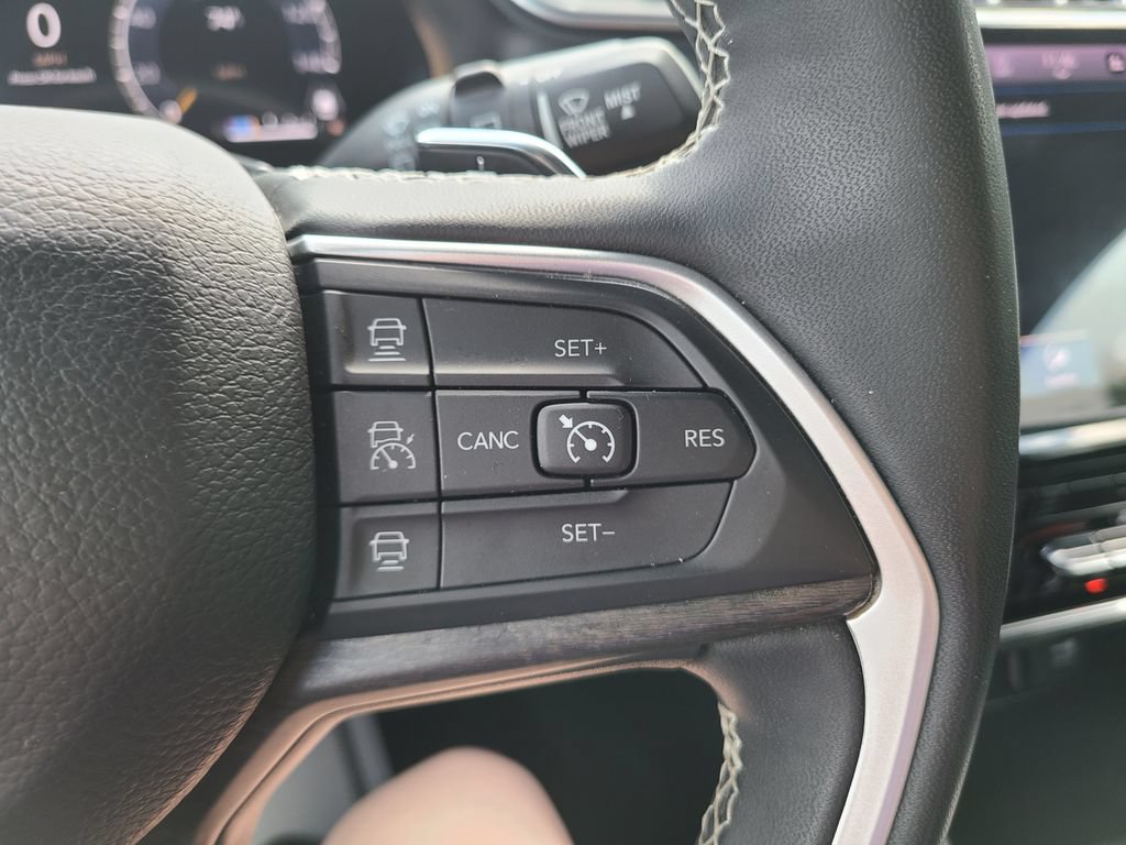 Used 2024 Jeep Grand Cherokee L Limited AWD/4WD image 9
