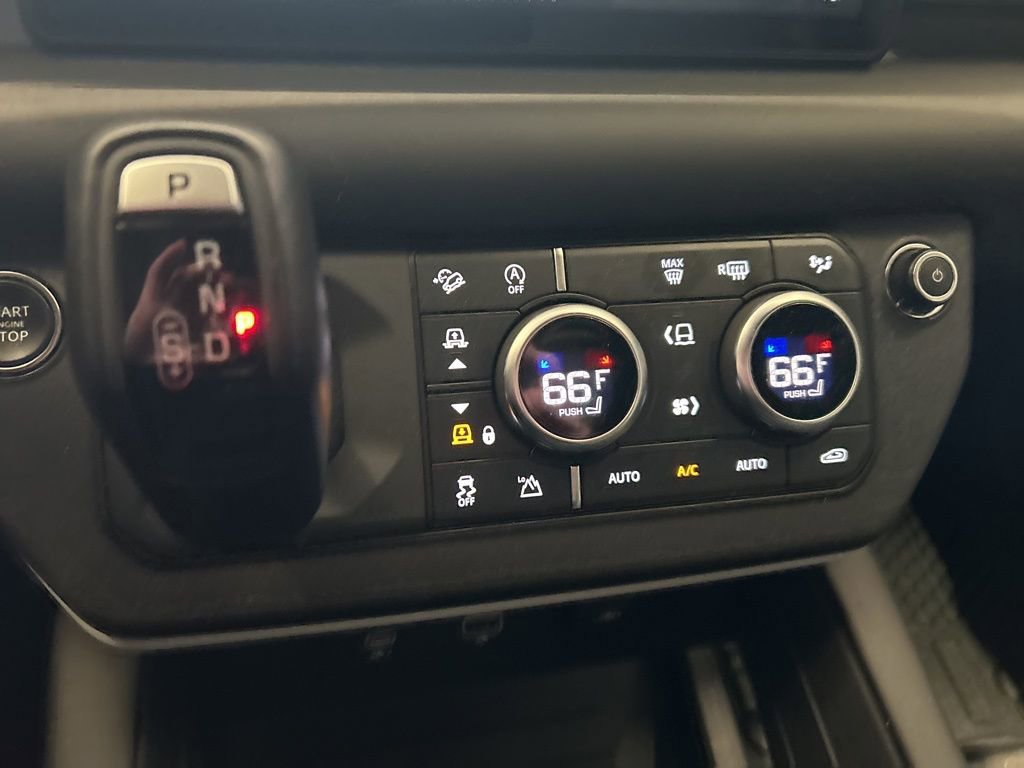Used 2023 Land Rover Defender 90 X-Dynamic SE image 8