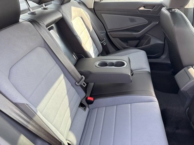 Used 2025 Volkswagen Jetta SE FWD image 65