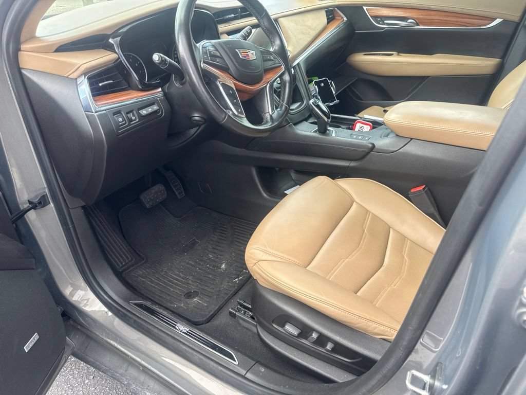Used 2018 Cadillac XT5 Platinum w/ Driver Assist Package AWD/4WD image 2